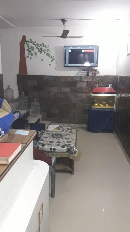 Oyo Rajdhani Guest House Faridabad Buitenkant foto